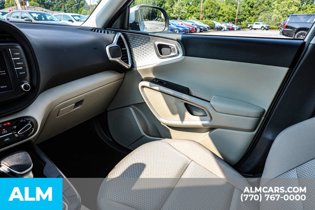 Used 2025 Kia Soul LX w/ LX Technology Package FWD image 41