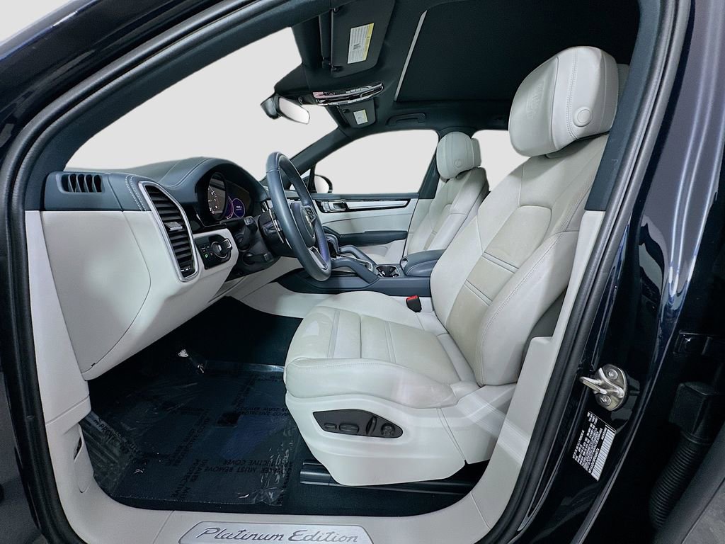 Certified 2023 Porsche Cayenne Platinum Edition AWD/4WD image 5