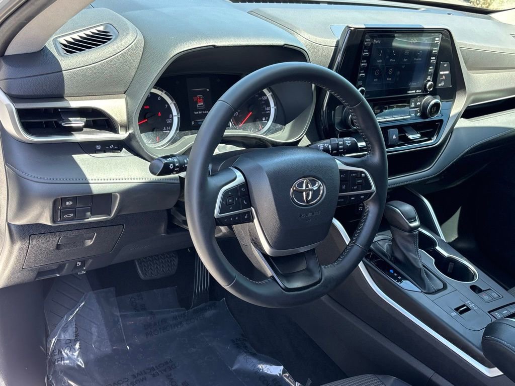 Used 2022 Toyota Highlander LE FWD image 10
