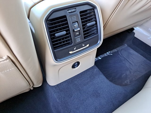 New 2026 Porsche Macan image 18