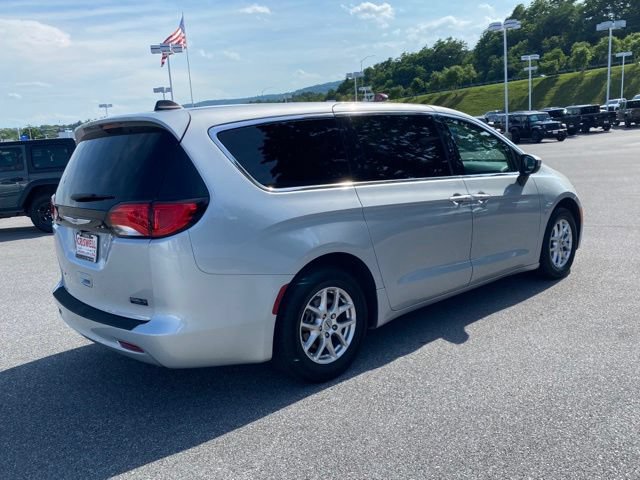 Used 2023 Chrysler Voyager LX FWD image 5
