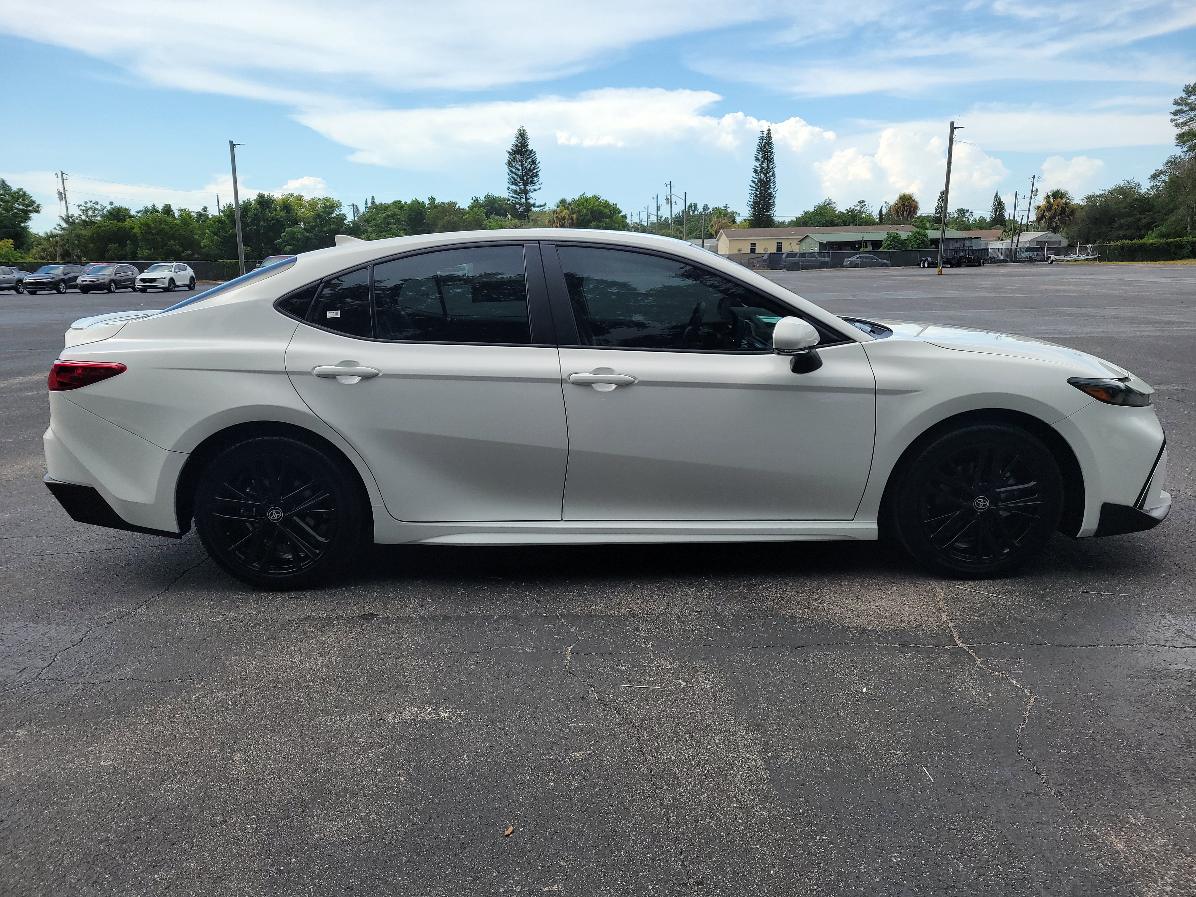 Used 2026 Toyota Camry SE FWD image 4