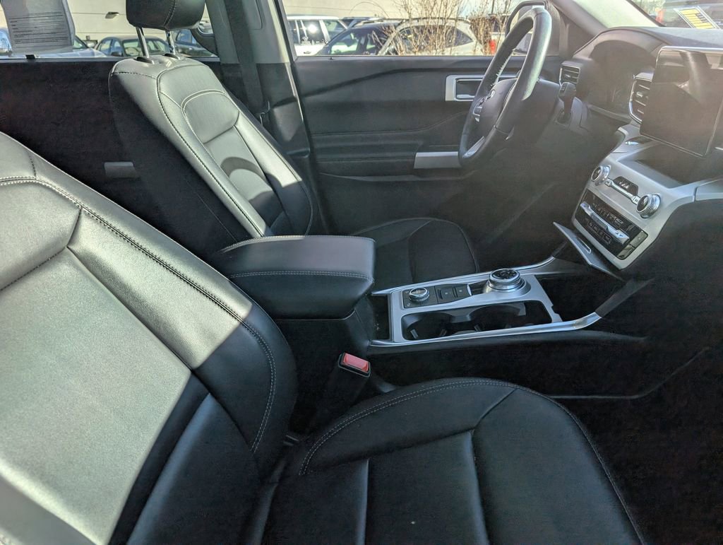 Used 2022 Ford Explorer XLT w/ Equipment Group 202A image 14