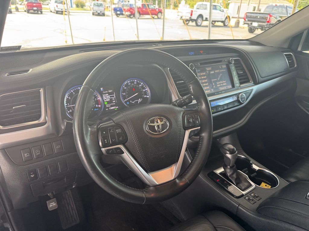 Used 2019 Toyota Highlander XLE FWD image 7
