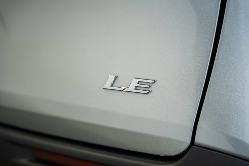 Used 2025 Toyota Sienna LE FWD image 7