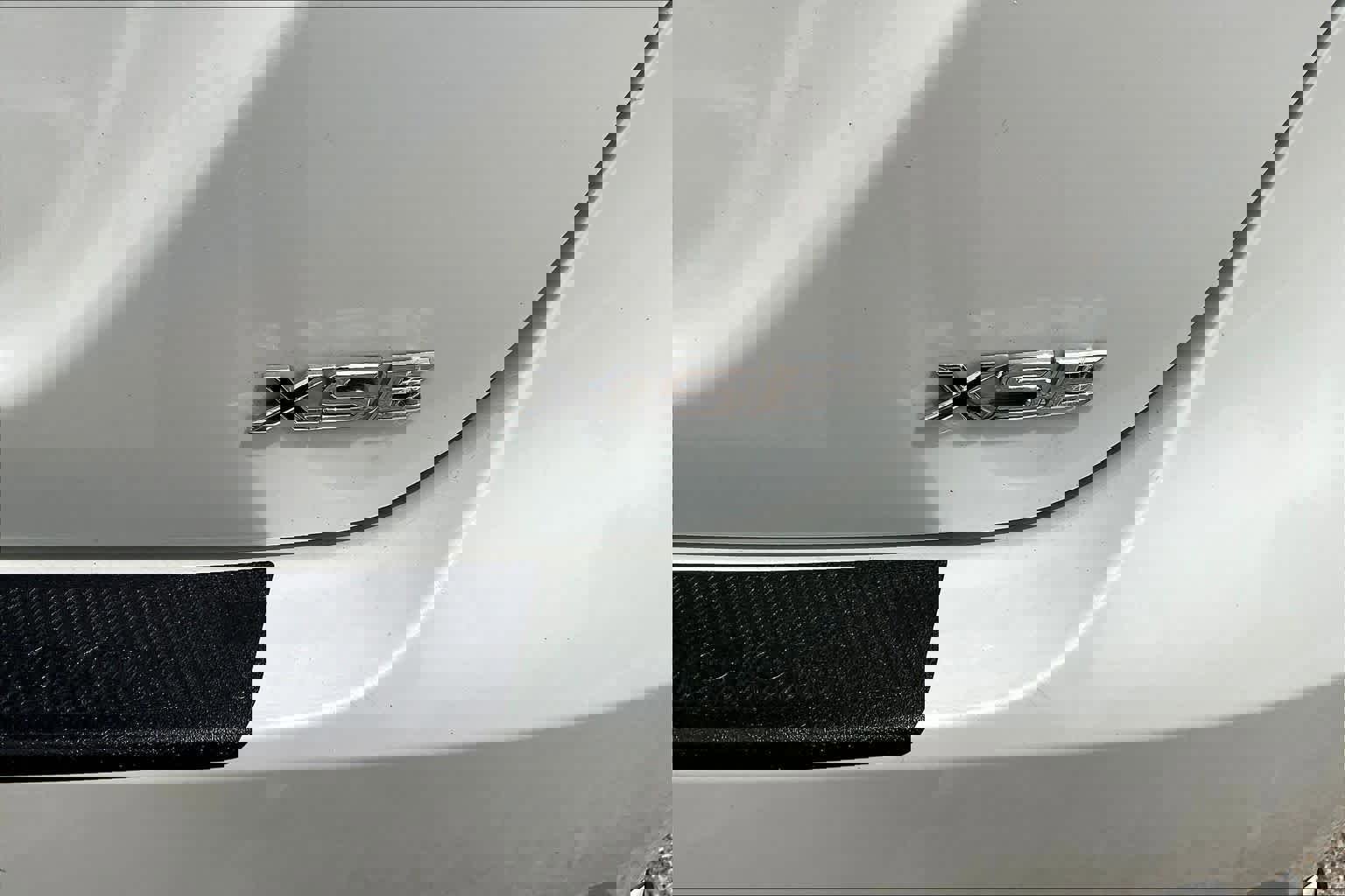 Used 2019 Toyota Camry XSE image 10