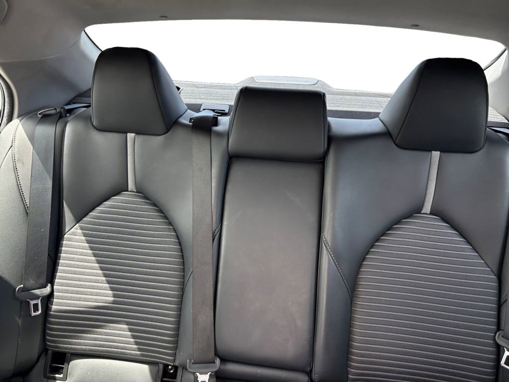 Used 2018 Toyota Camry SE w/ Moonroof Package FWD image 15
