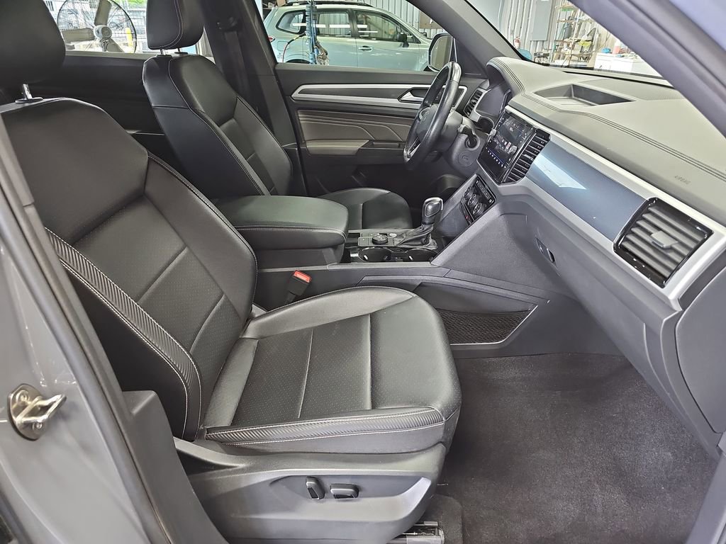 Used 2022 Volkswagen Atlas Cross Sport SEL R-Line AWD/4WD image 10