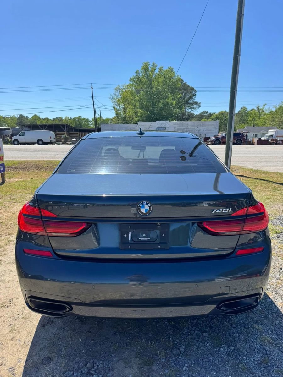 Used 2019 BMW 740i w/ Executive Package image 8