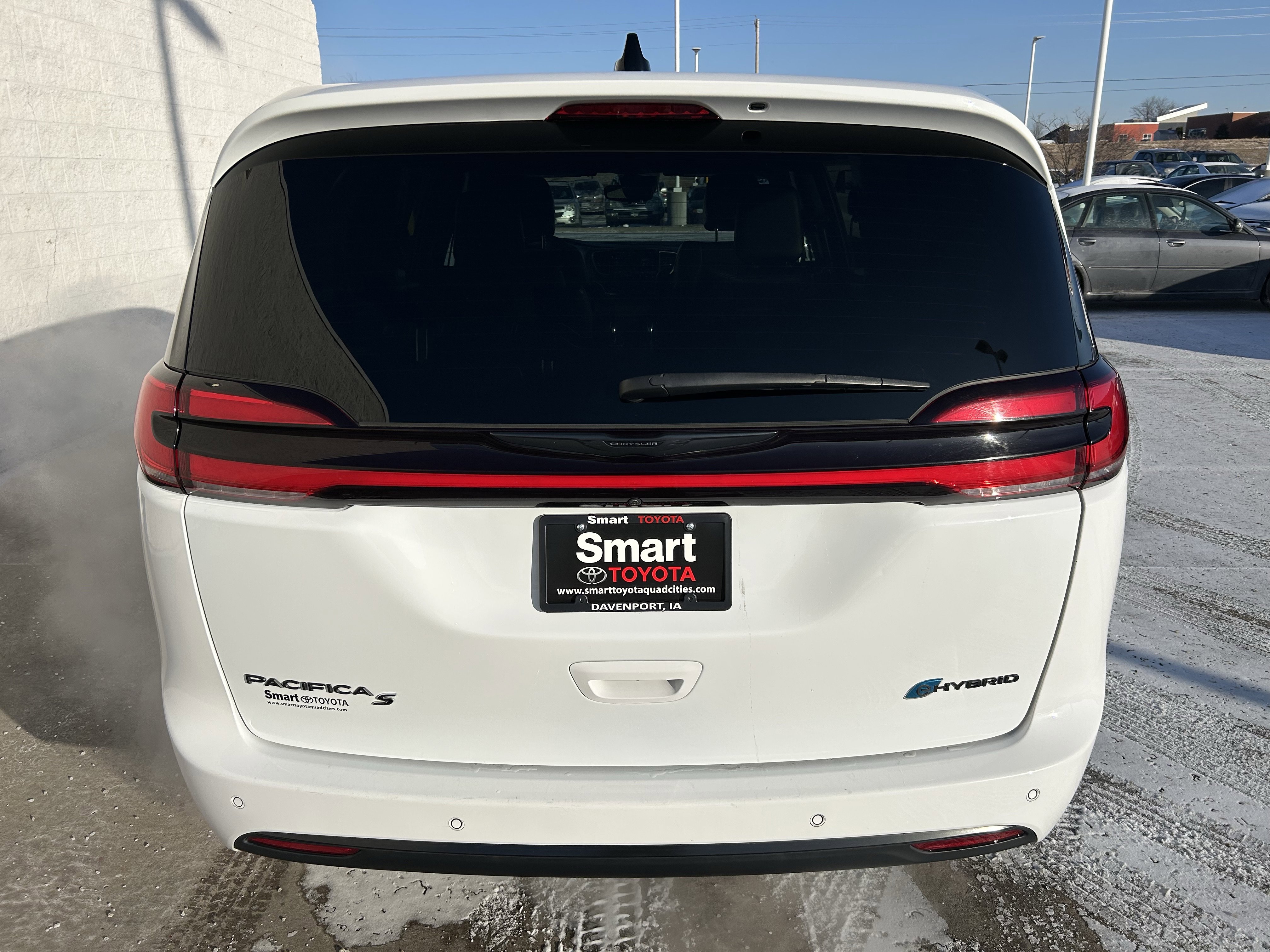 Used 2024 Chrysler Pacifica Limited image 5