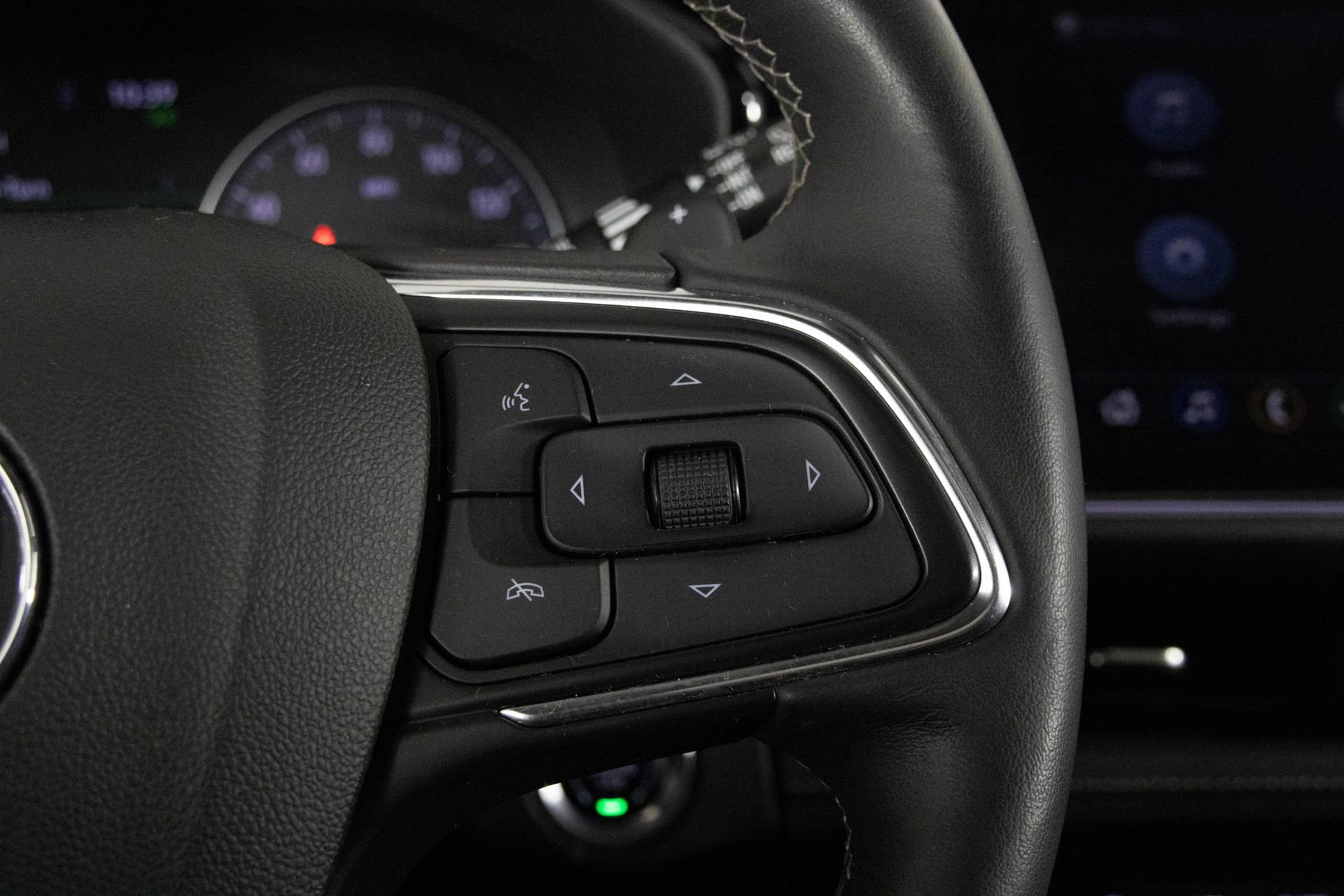 Used 2021 Buick Envision Essence image 30