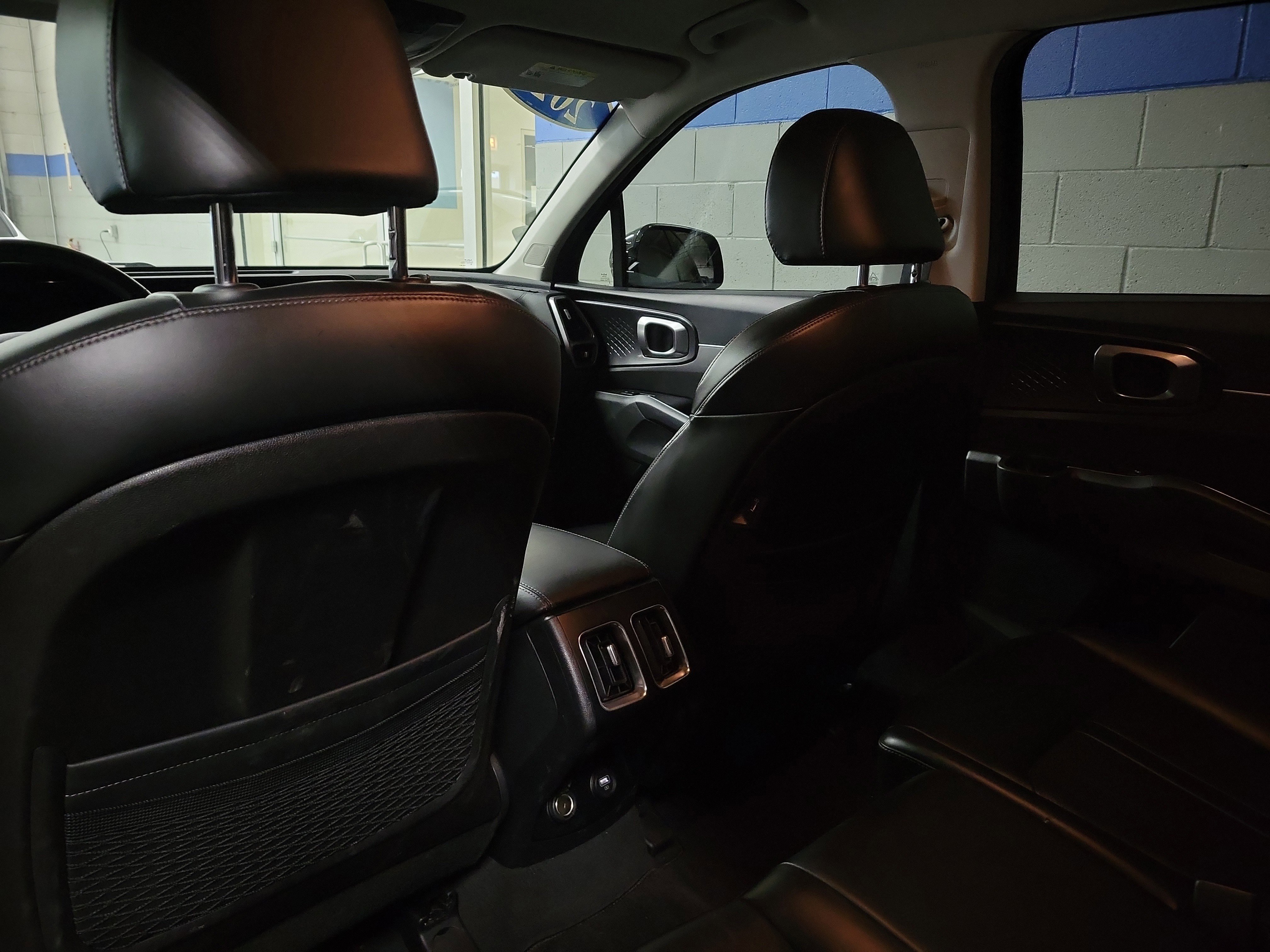 Used 2023 Kia Sorento S image 11