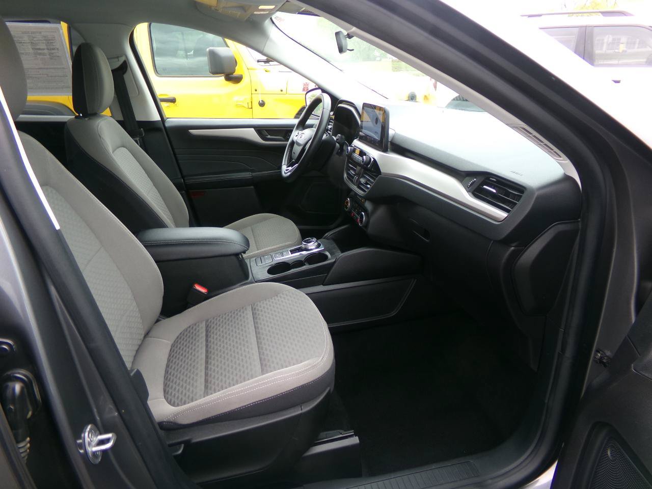 Used 2022 Ford Escape SE w/ SE Sport Appearance Package AWD/4WD image 31