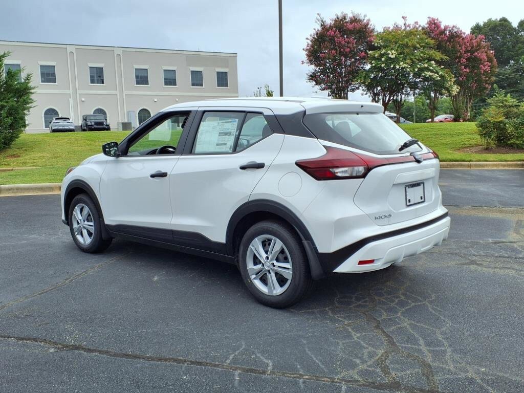 New 2025 Nissan Kicks Play S image 3