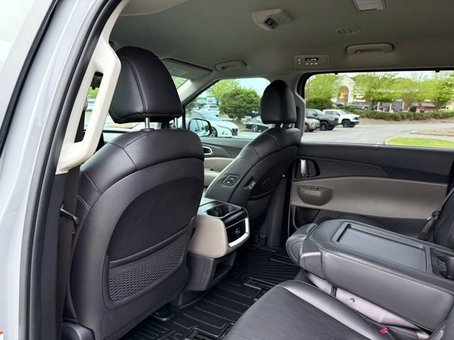 Used 2025 Kia Carnival EX FWD image 28