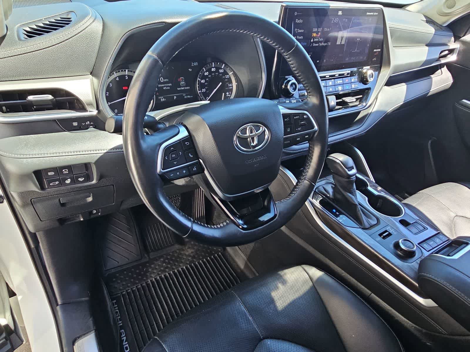 Used 2020 Toyota Highlander Platinum AWD/4WD image 2