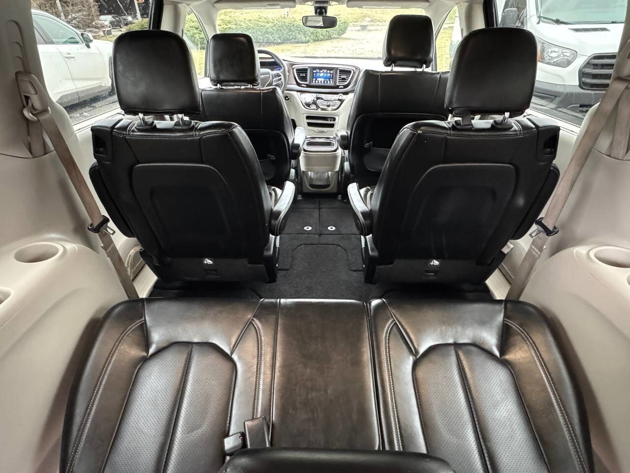 Used 2020 Chrysler Voyager Lxi image 22