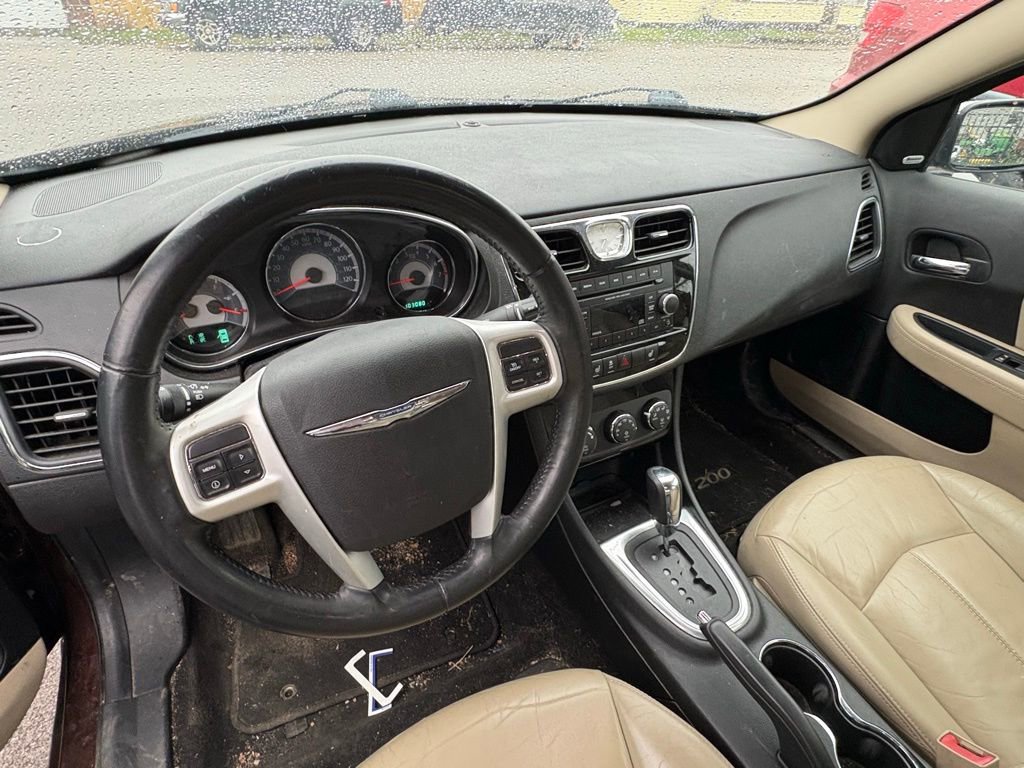 Used 2013 Chrysler 200 Limited image 2