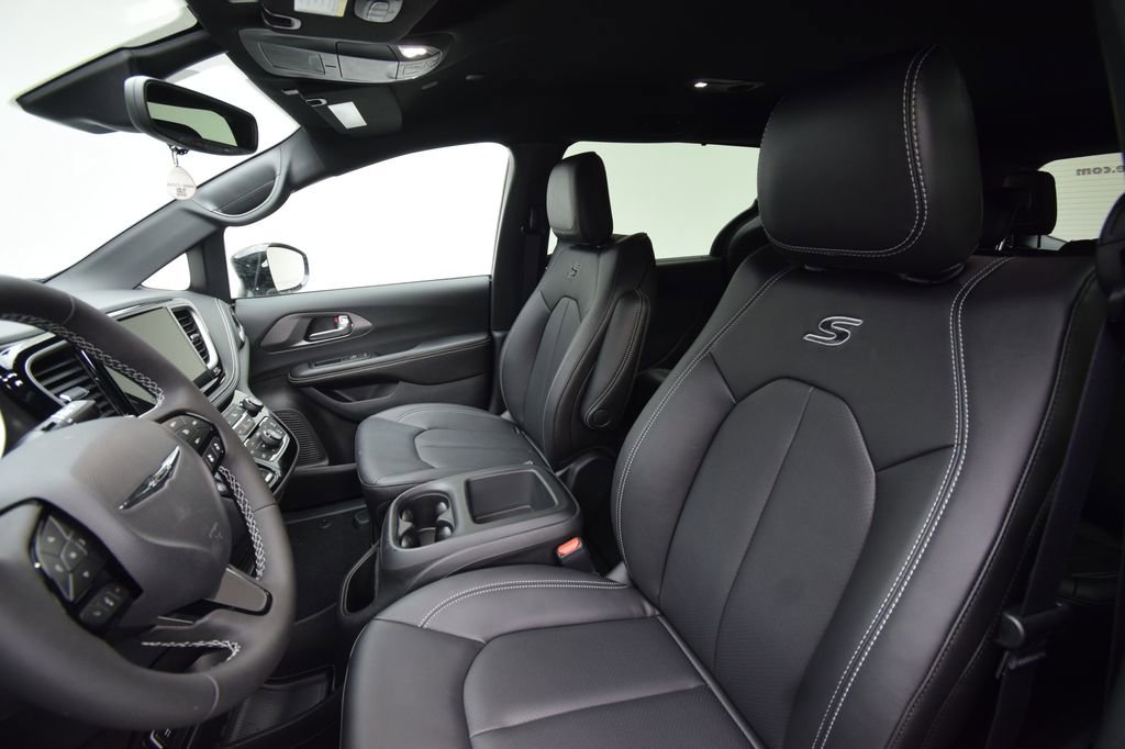 New 2026 Chrysler Pacifica Select w/ S Appearance Package FWD image 32