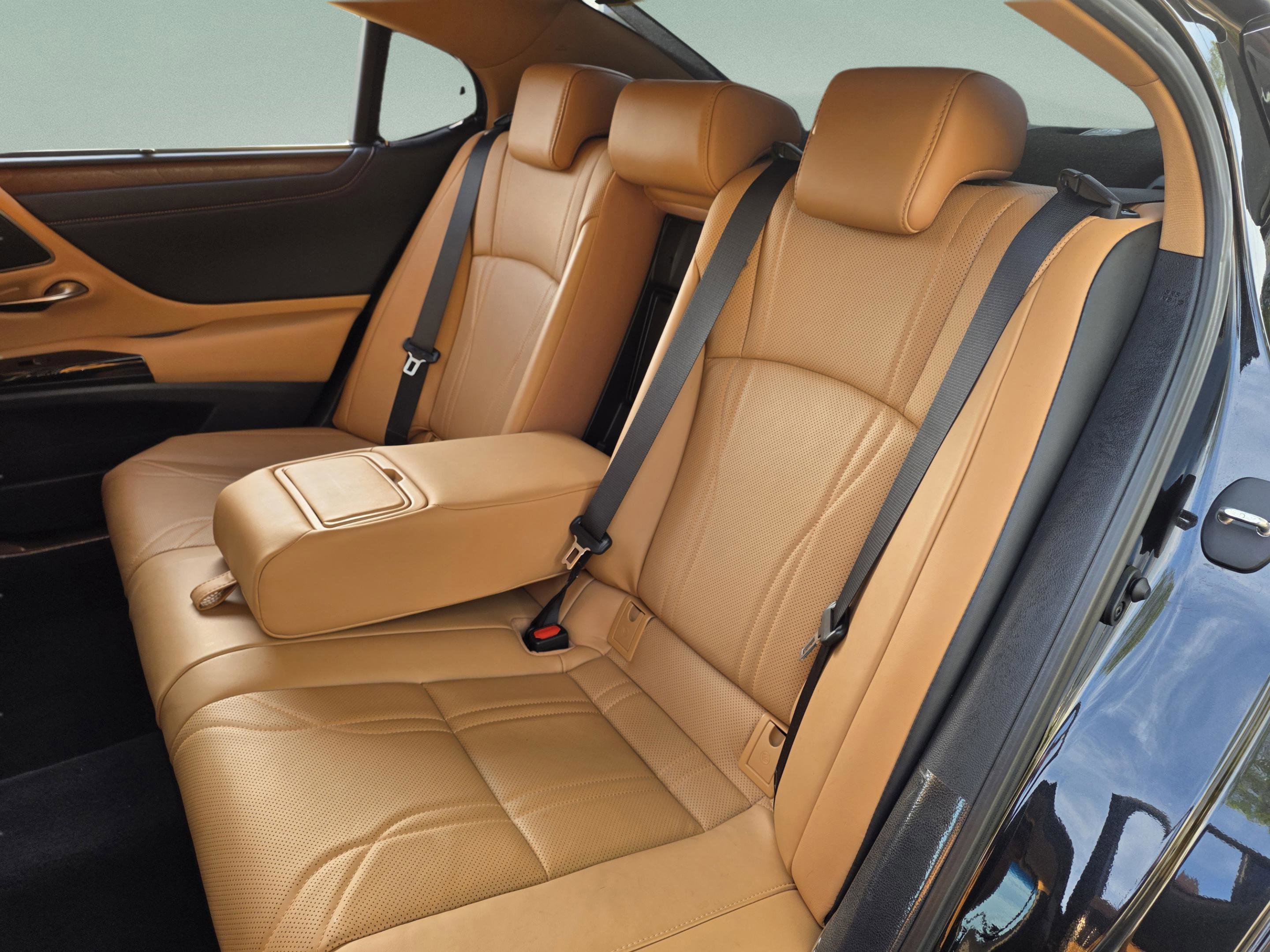 Used 2024 Lexus ES 300h Ultra Luxury w/ Accessory Package (Z1) image 19