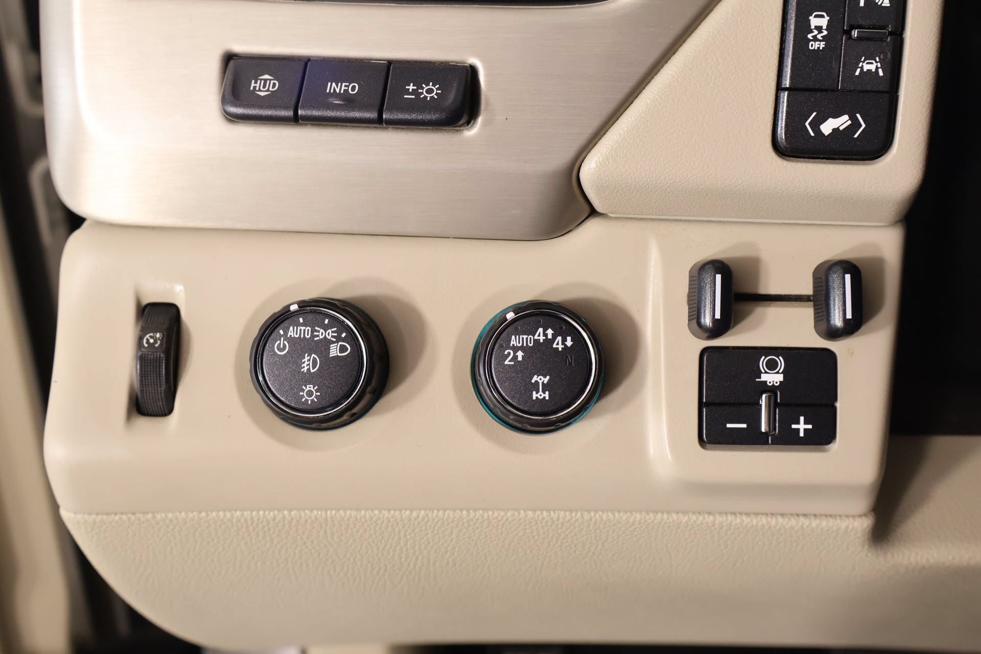Used 2020 GMC Yukon XL Denali AWD/4WD image 9