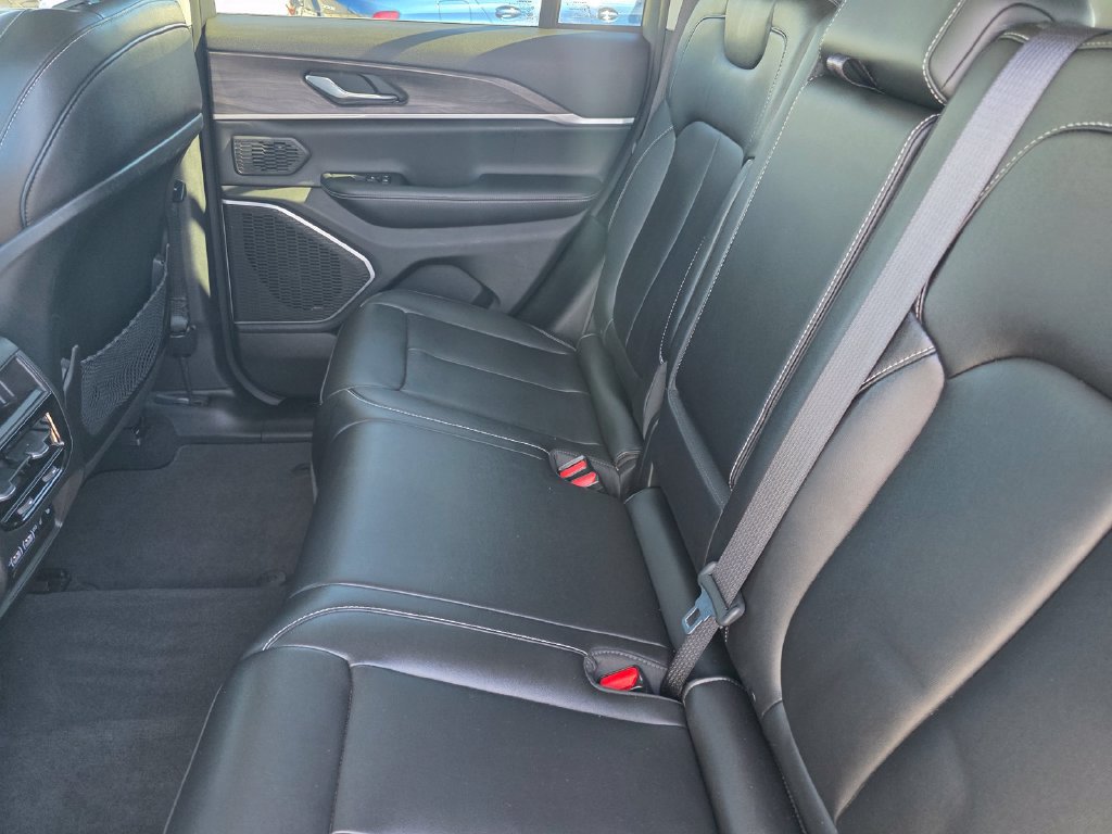 Used 2023 Jeep Grand Cherokee 4WD 4xe image 15