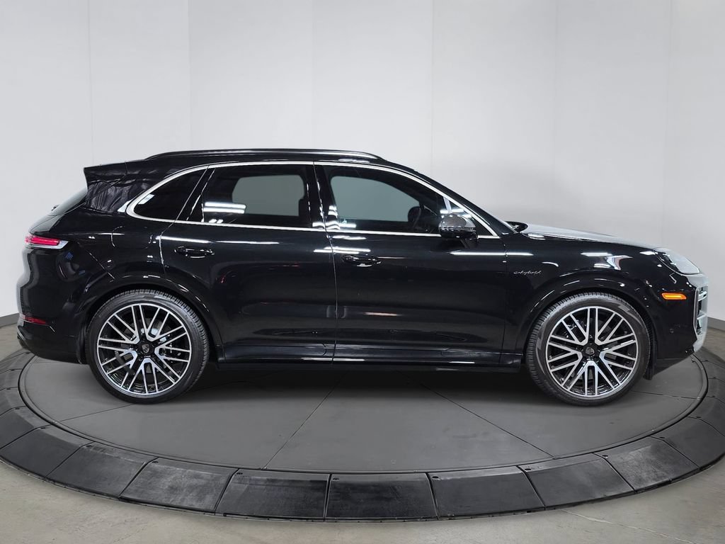 Certified 2026 Porsche Cayenne Turbo AWD/4WD image 8