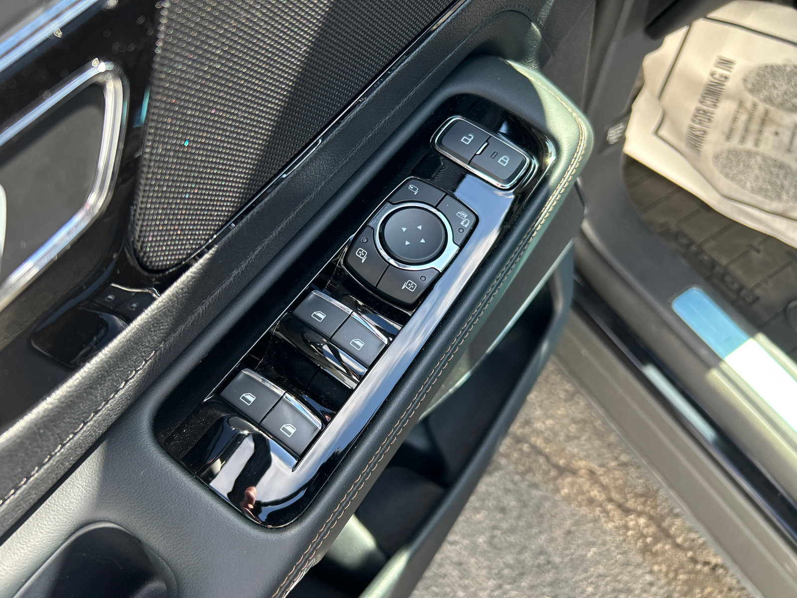 New 2026 Lincoln Aviator AWD image 12