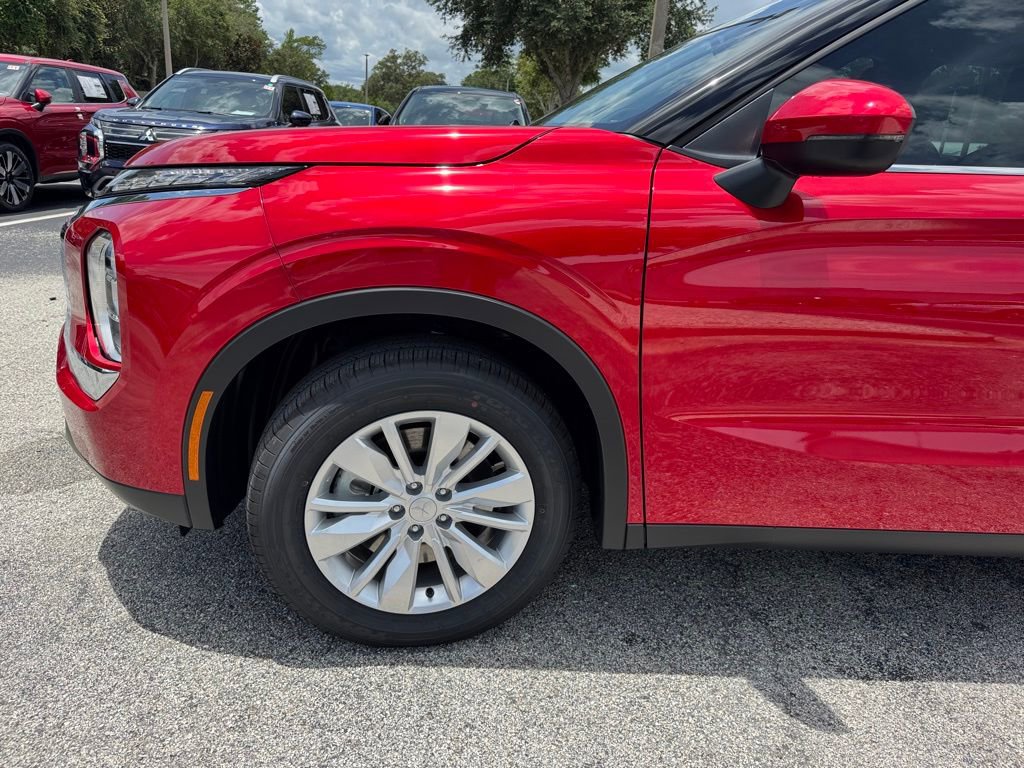 New 2025 Mitsubishi Outlander ES image 12