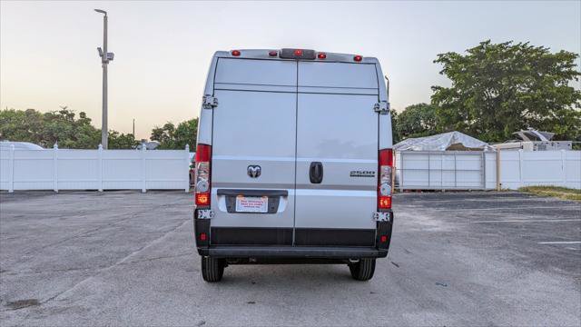 Used 2024 RAM ProMaster 2500 w/ Premium Convenience Group FWD image 7