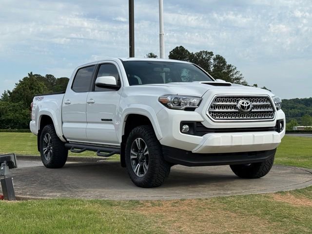 Used 2016 Toyota Tacoma TRD Sport w/ Premium & Technology Package AWD/4WD image 1