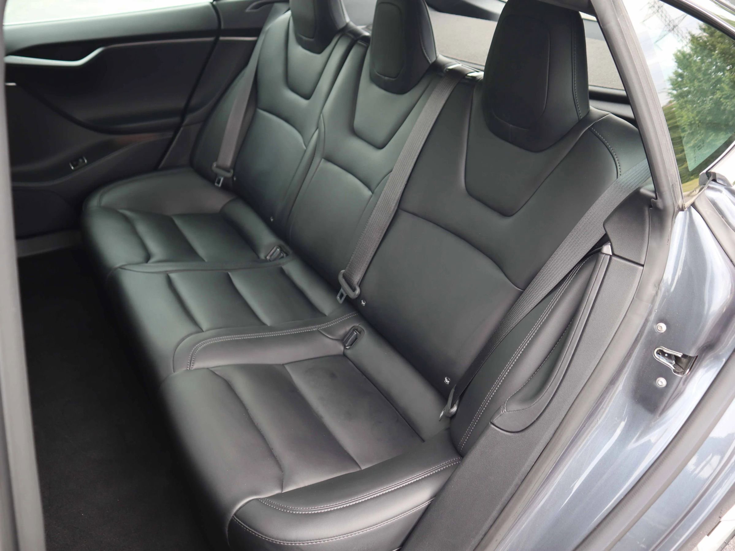 Used 2019 Tesla Model S Long Range AWD/4WD image 3