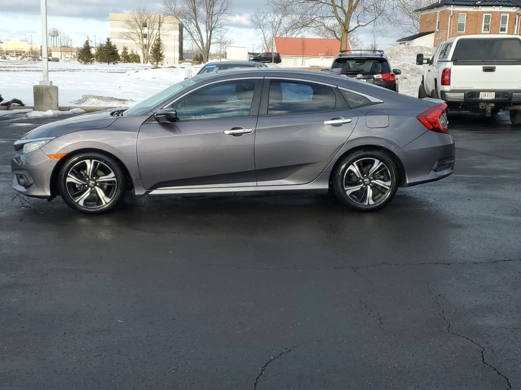 Used 2017 Honda Civic Touring image 4