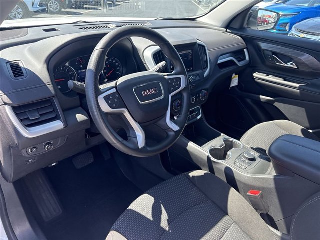 Used 2023 GMC Terrain SLE w/ Driver Convenience Package image 10