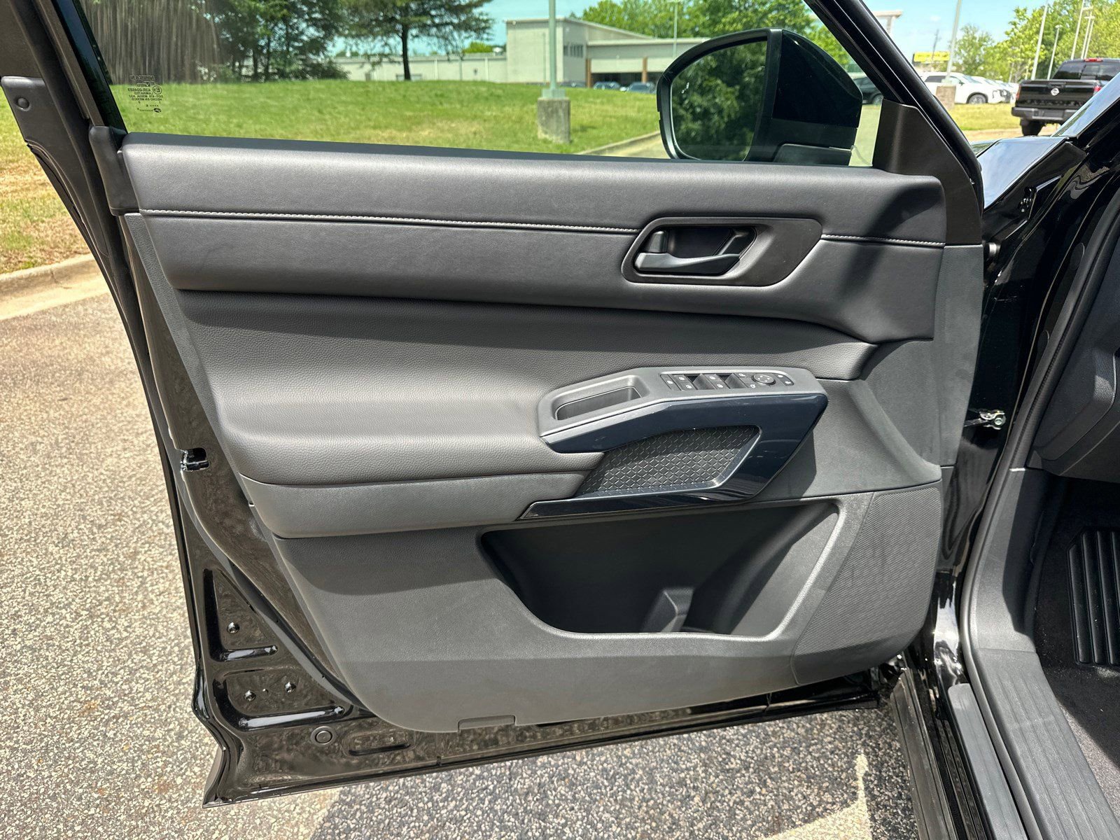 New 2026 Nissan Pathfinder SV w/ SV Premium Package FWD image 8
