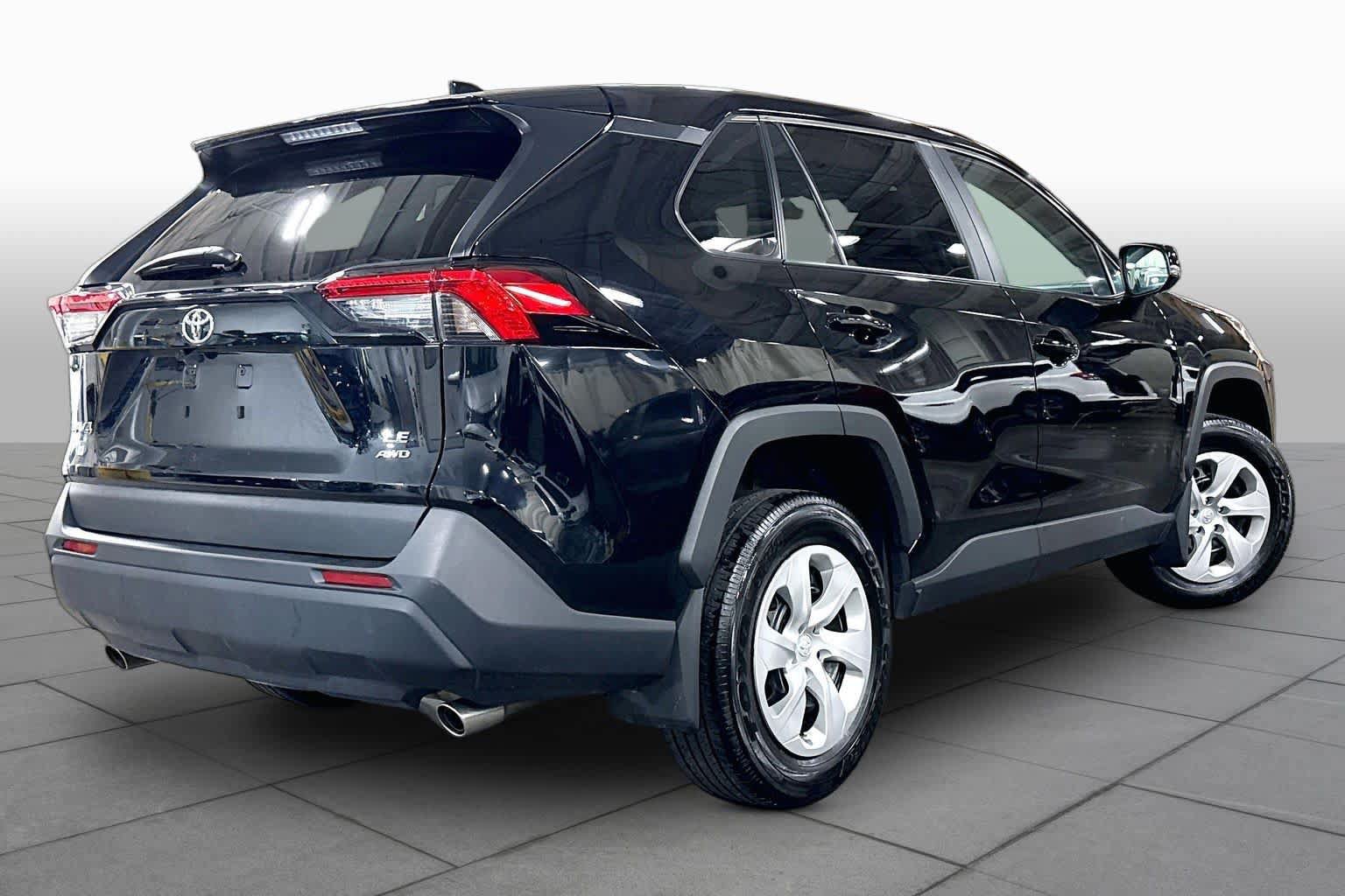 Used 2024 Toyota RAV4 LE AWD/4WD image 13