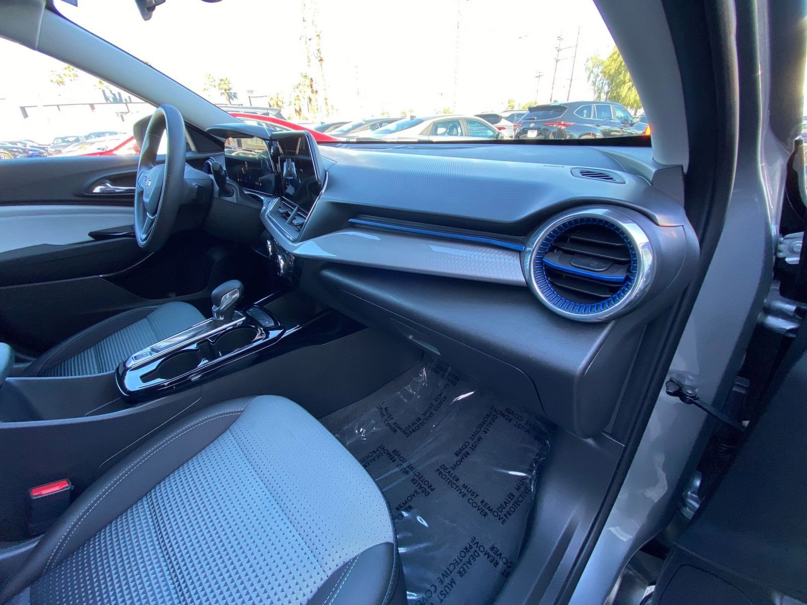 Used 2025 Chevrolet Trax LT FWD image 34