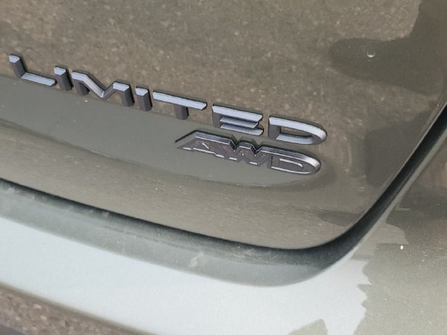 New 2027 Chrysler Pacifica Limited w/ Family Tech Group AWD/4WD image 6