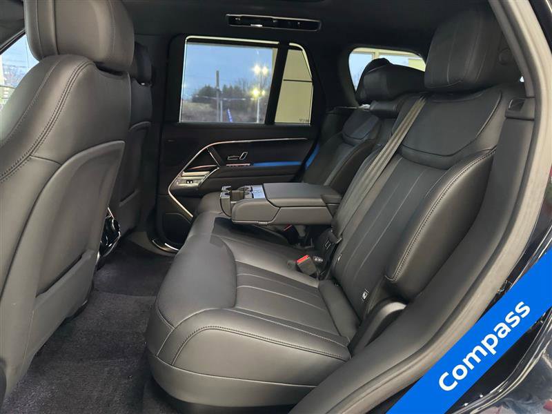 Used 2025 Land Rover Range Rover SE image 14