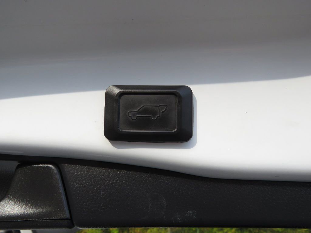 Used 2021 Toyota RAV4 XLE w/ Convenience Package image 19