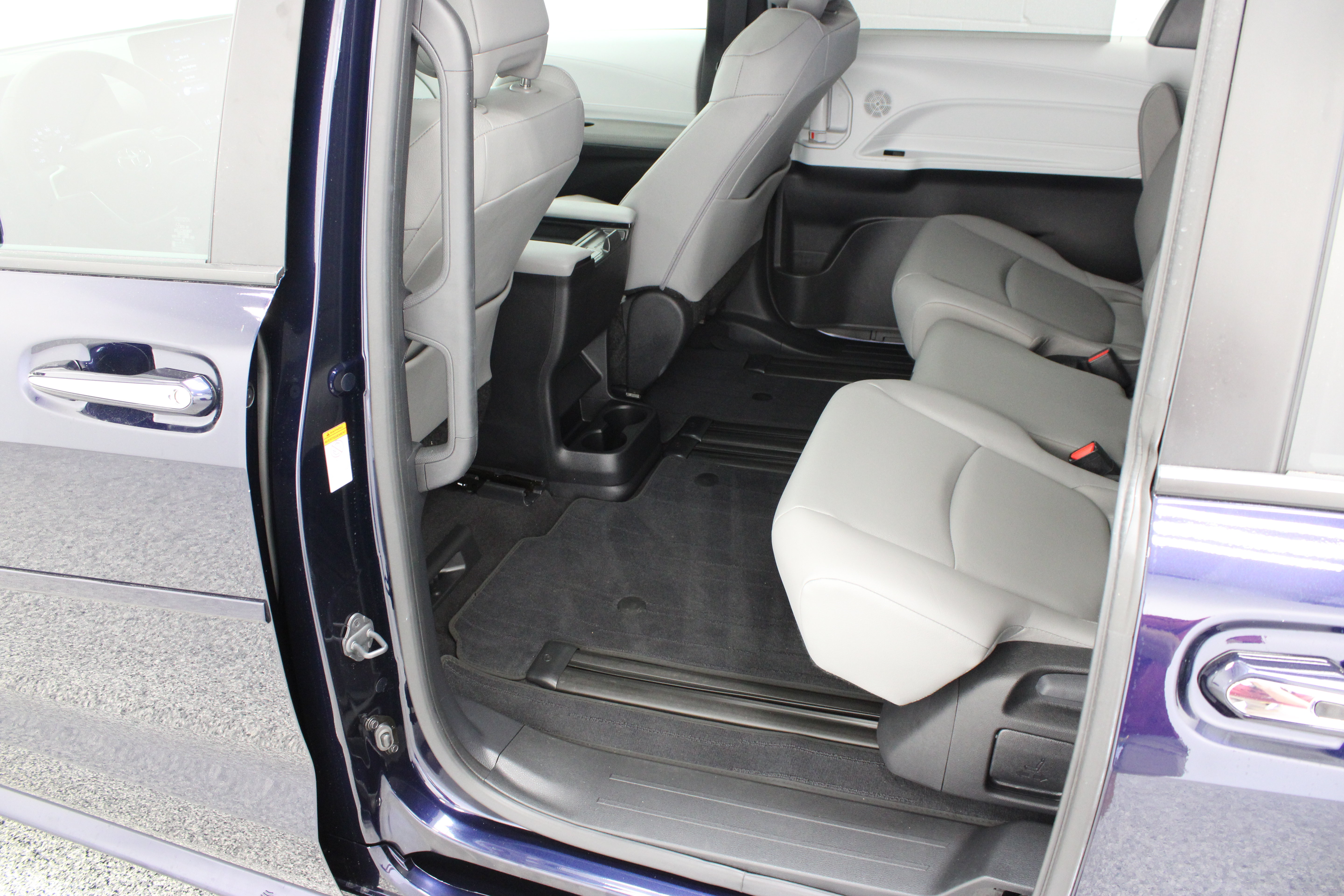 Certified 2026 Toyota Sienna XLE FWD image 27