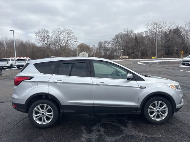 Used 2019 Ford Escape SE image 2