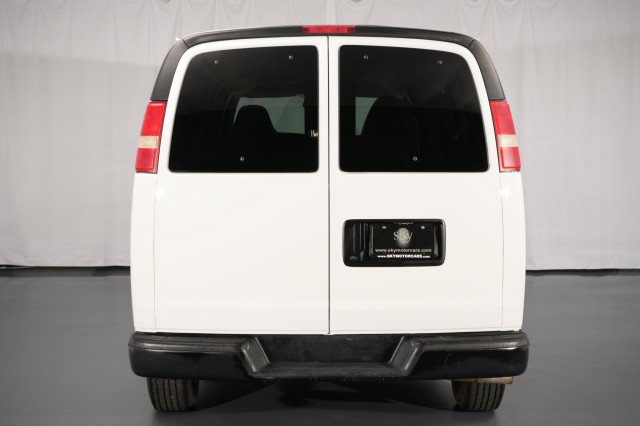 Used 2008 Chevrolet Express 3500 Extended Passenger RWD image 11
