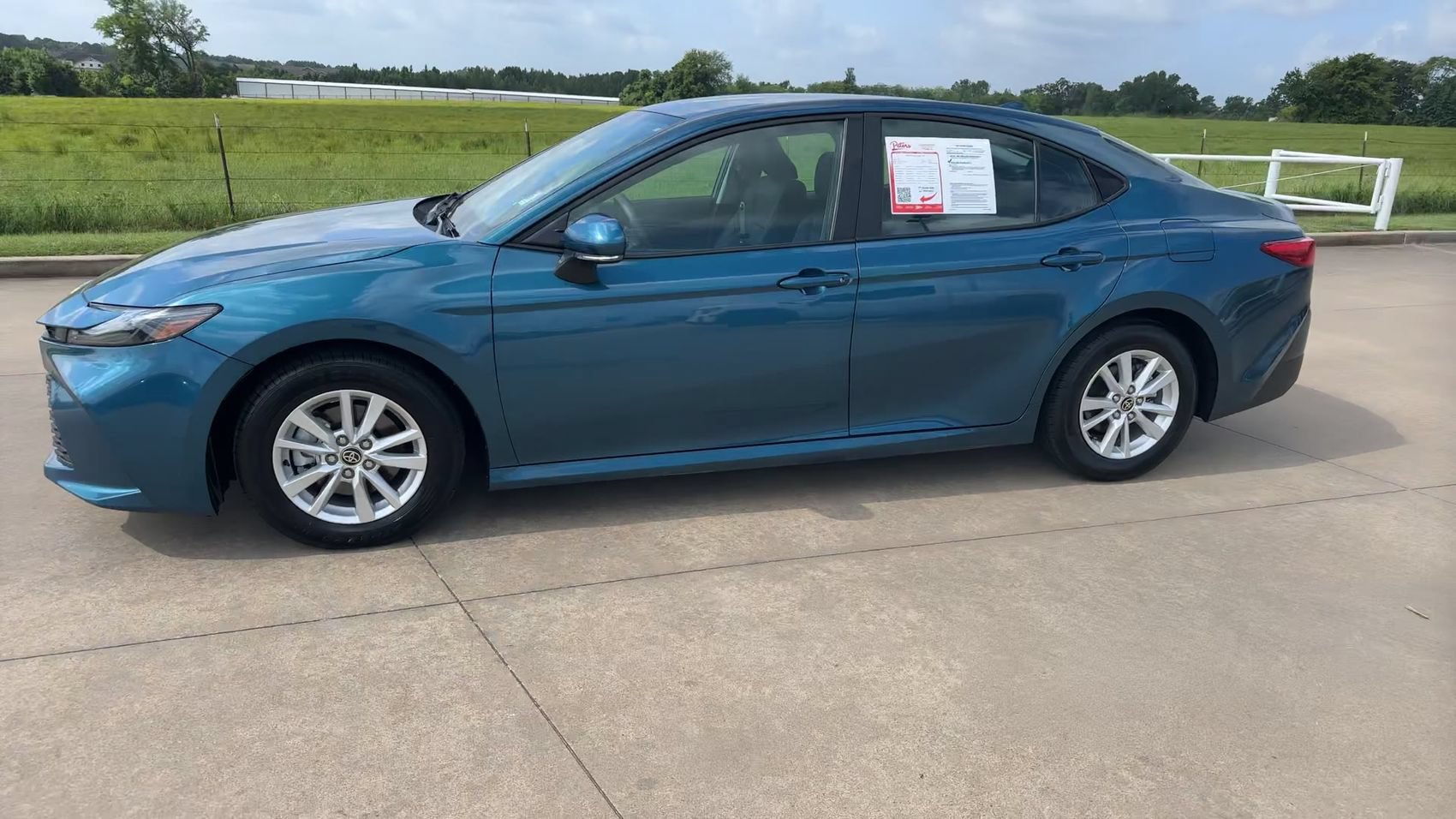 Used 2025 Toyota Camry LE FWD image 5