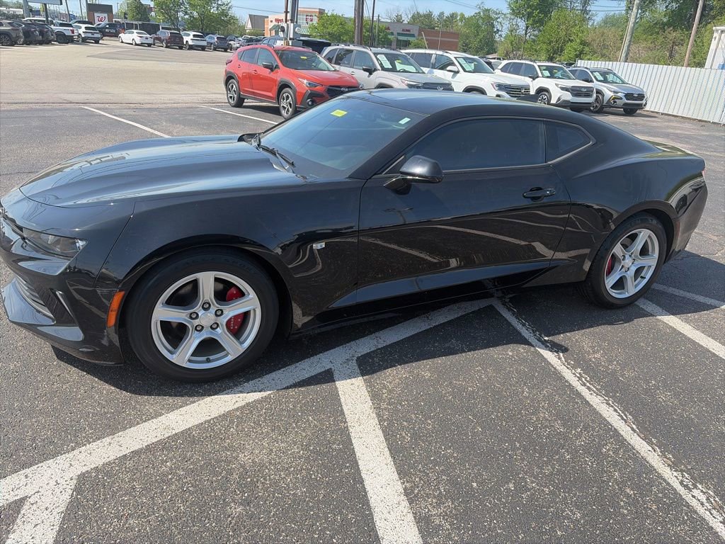 Used 2016 Chevrolet Camaro LT RWD image 3