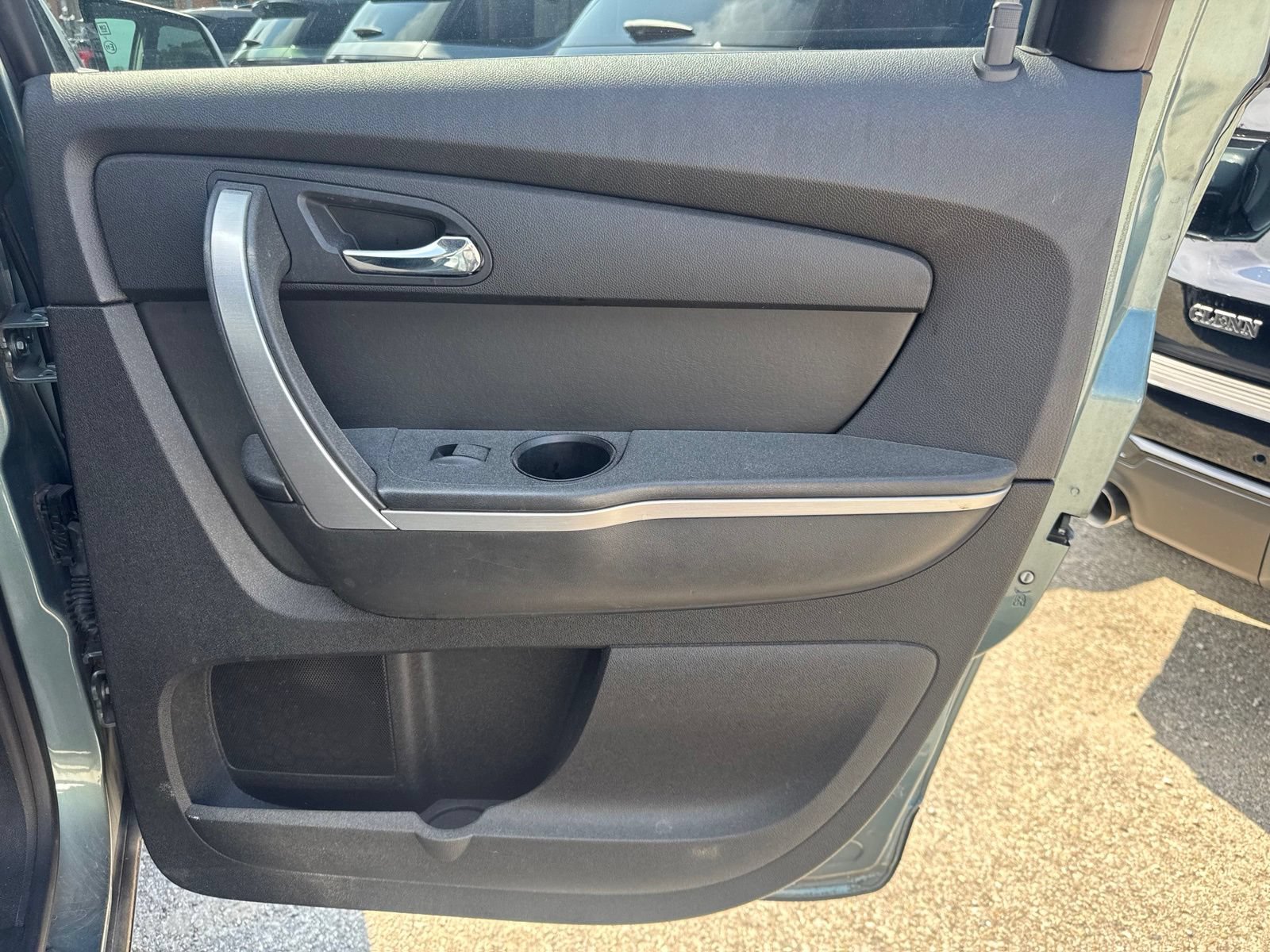 Used 2009 GMC Acadia SLE FWD image 25