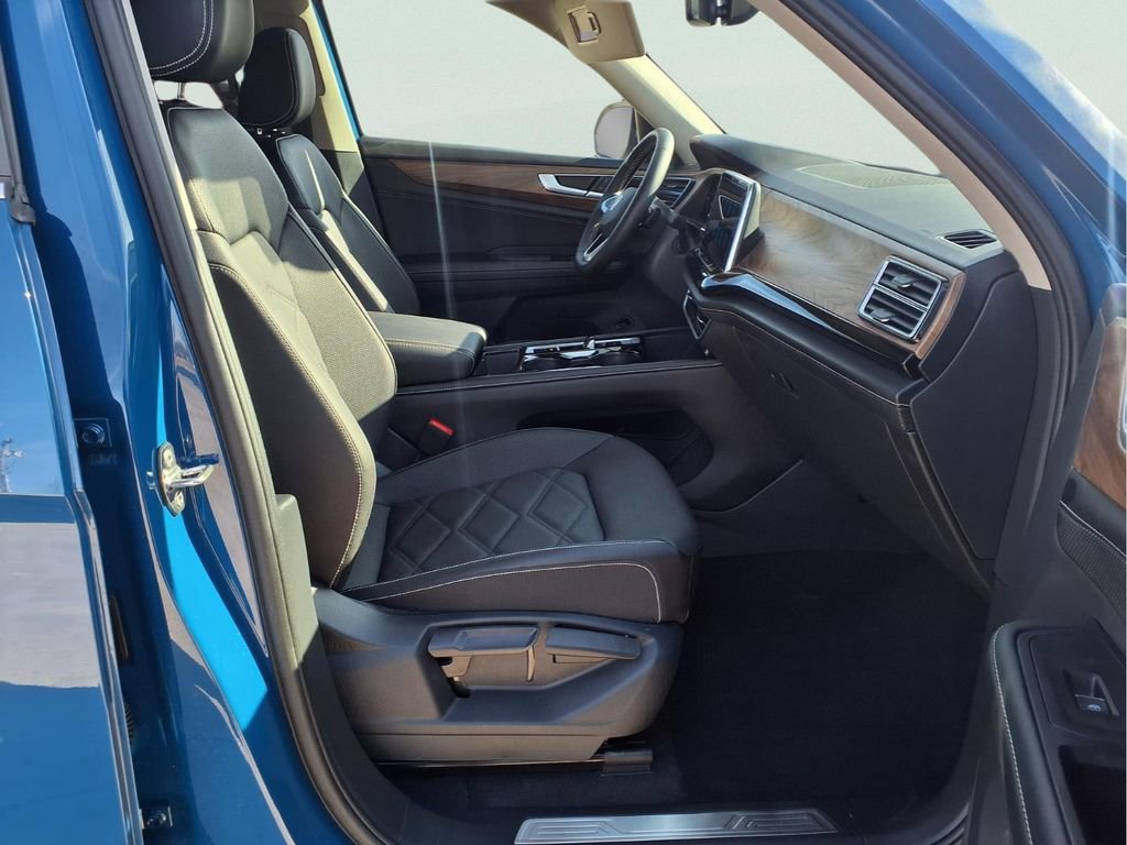 Used 2025 Volkswagen Atlas SE image 14