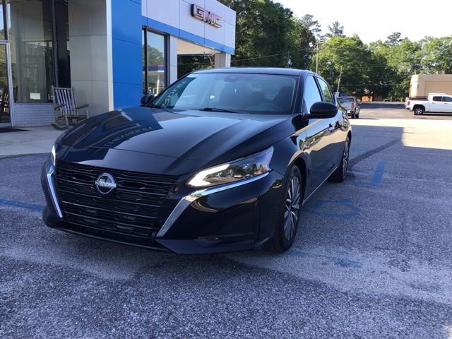 Used 2025 Nissan Altima 2.5 SV FWD image 2