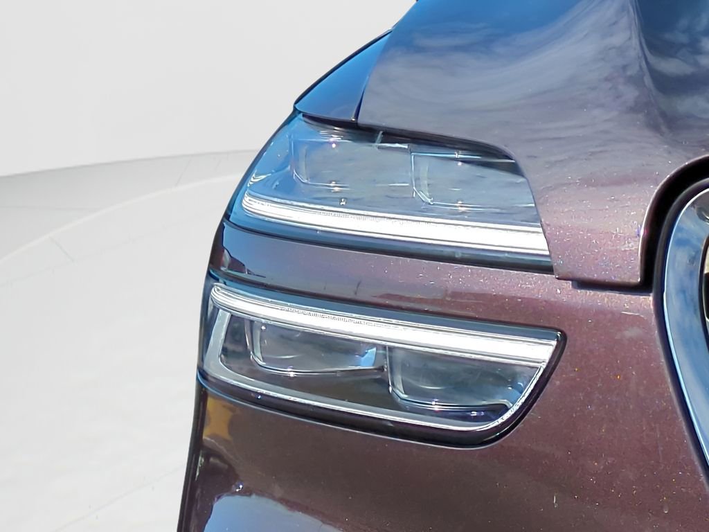 Used 2022 Genesis GV70 2.5T w/ Advanced Package image 9