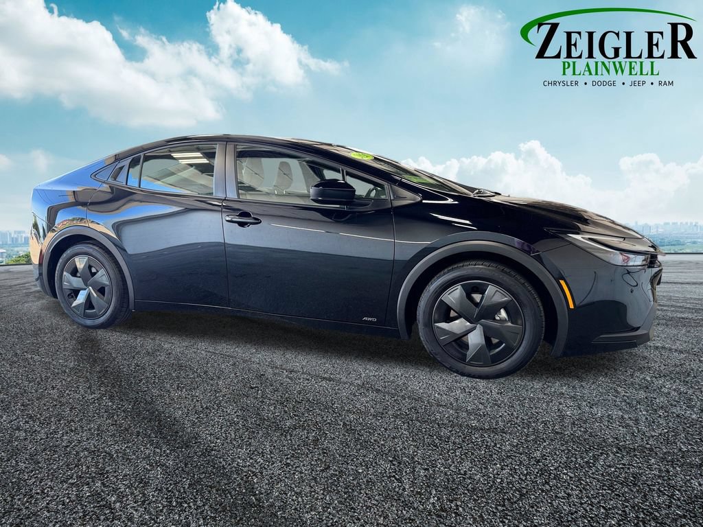 Used 2026 Toyota Prius LE AWD/4WD image 7